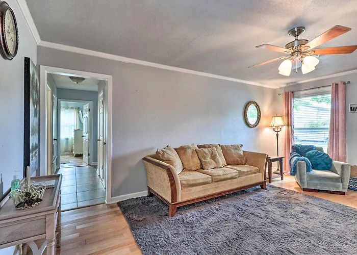 5 Mi To Hood! 'brooklyn House' W/ Fenced Yard