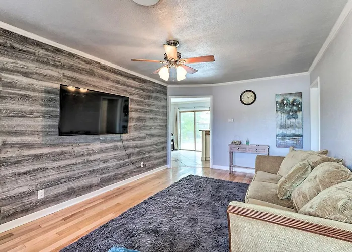 Holiday home 5 Mi To Hood! 'brooklyn House' W/ Fenced Yard *