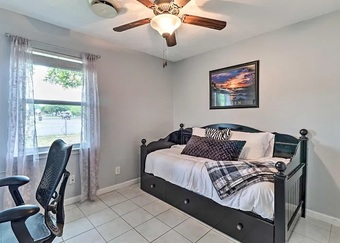 5 Mi To Hood! 'brooklyn House' W/ Fenced Yard