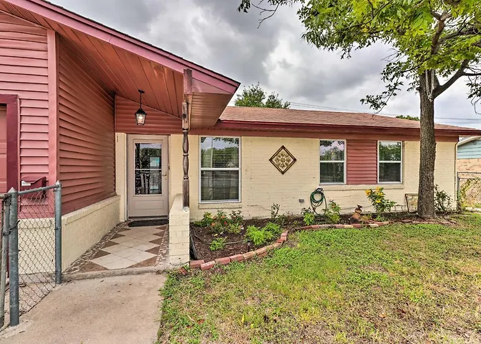 5 Mi To Hood! 'brooklyn House' W/ Fenced Yard Holiday home *
