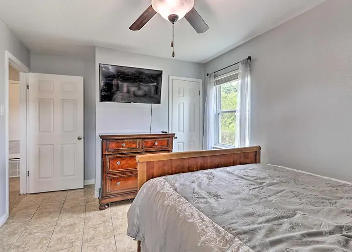 5 Mi To Hood! 'brooklyn House' W/ Fenced Yard