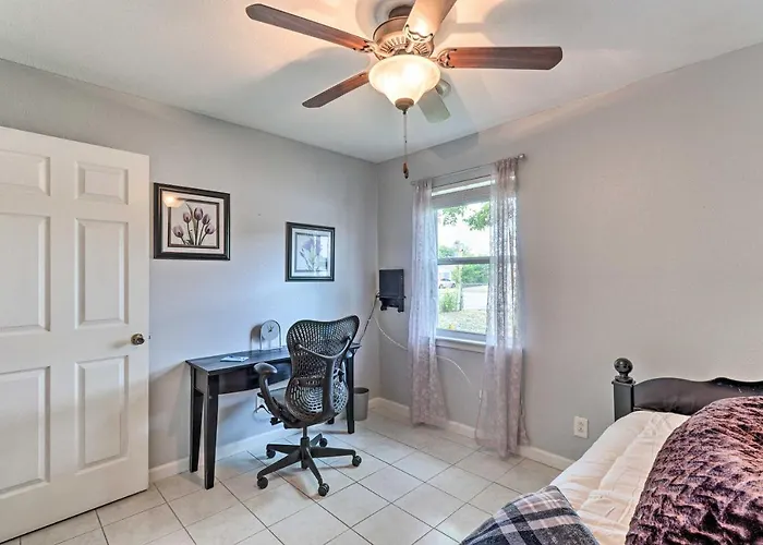 Holiday home 5 Mi To Hood! 'brooklyn House' W/ Fenced Yard Killeen